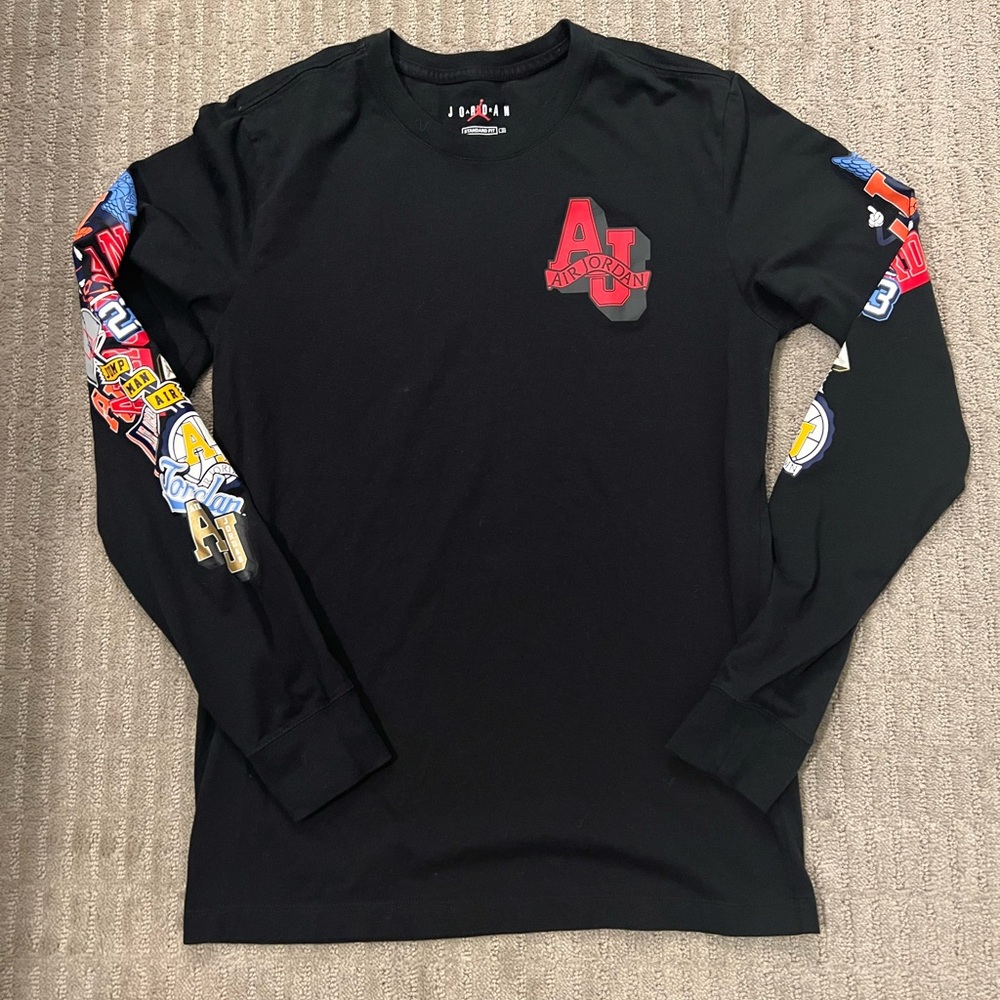 AIR JORDAN STANDARD FIT GRAHIC LONG SLEEVE SHIRT